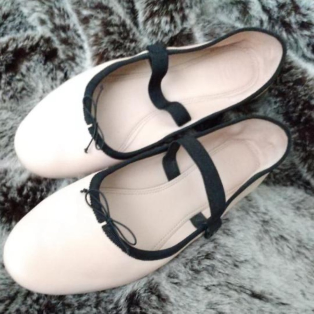 In Search of TORY BURCH “MaryJane Ballet Flat In Goan Sand/Perfect Black” size 7